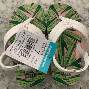 Toddler reef sandals size 7